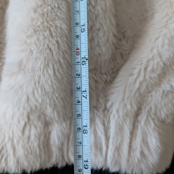 Faux Fur Hooded Cream Beige Cropped Jacket Elevated Loungewear Quiet Luxury XS - Picture 11 of 13
